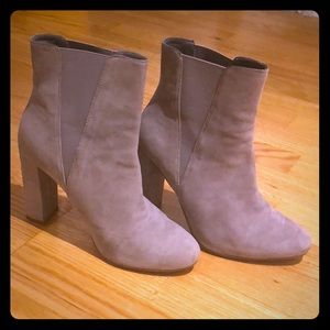 Steve Madden Women’s Boot Grey Suede Size 6.5